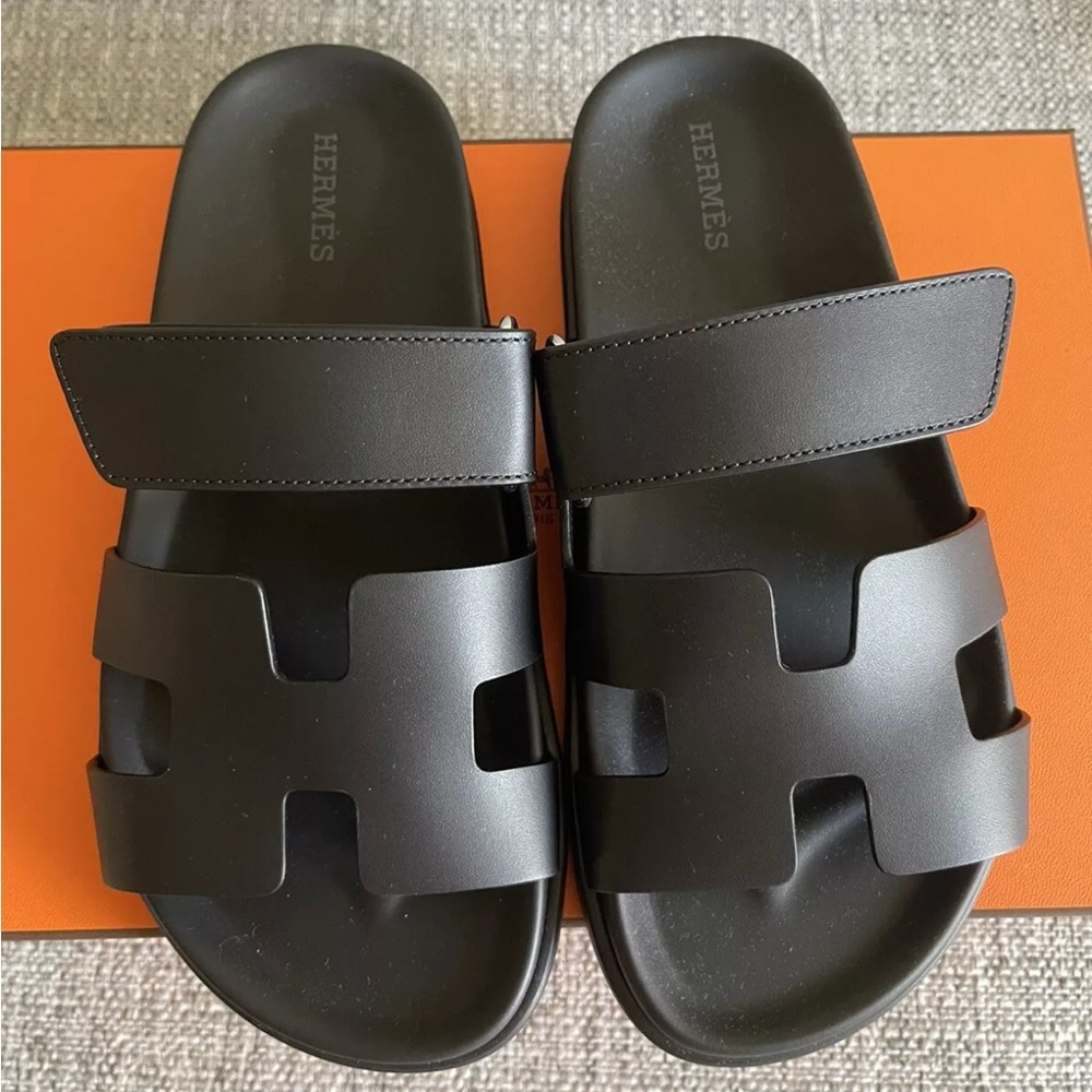NIB HERMÈS Black Calfskin Women’s Chypre Sandals